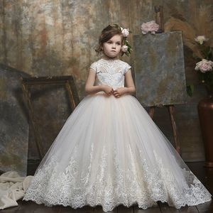 2022 Elegant bollklänning Flower Girls Dresses For Weddings Sheer Neck Long Lace Appliques Tulle Children Wedding Dresses Girls Pageant Dress