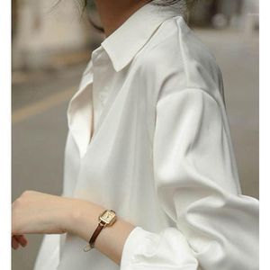 Damskie Bluzki Koszule Draping Satin White Shirt Kobiety Wiosna 2022 Moda Loose Design Sense Niche Profesjonalne ubrania Koreański jedwab