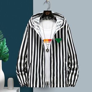 Herrjackor #7075 Summer Men's Sunscreen Jacket Unisexy Thin Loose Red Green Vertrical Striped Printed Hooded Coat Plus Size 7xl