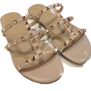 2022 Summer Zapatos Mujer Color Spiked Gladiator Flat Slippers Leather Womens Sandals Stones Studded Flip Flops Sandal Big Size Designer Lady Shoes 35-41