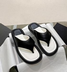 디자이너 샌들 22S 여성 플립 플롭 두꺼운 바닥 스퀘어 발가락 슬리퍼 정품 가죽 밑창 양피 라이닝 비치 신발