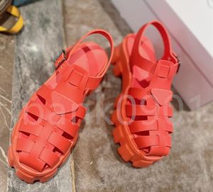 Designer Boots Designer Gladiator Sandals Woman 6 Color Platform Heel Cuckle Slifor che eseguono Triple S Traainers Moca