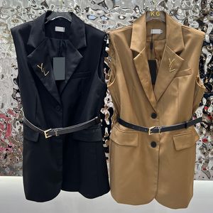 Märke kvinnor ärmlösa jackor kreativa pin bälte rockar lyxiga dubbla fickor blazer jacka kläder