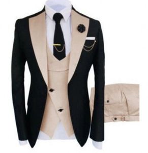 Moda Black Groom Tuxedos Champagne Notch Lapela Slim Fit Groomsmen Mens Vestido de noiva Excelente Man Blazer de 3 peças Casa