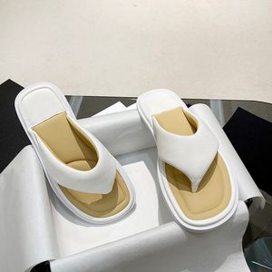 New Summer Comodo Mulo Flats Pantofole casual Sandali con plateau in pelle di design Pantofole da spiaggia da donna Taglia 35-42 Con scatola 357