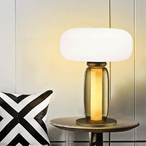 테이블 램프 유리 데스크 램프 현대 간단한 거실 침실 침실 가정용 LED 라이트 북유럽 따뜻한 낭만적 인 창조적 인 앰버 분위기 램프 스테이션