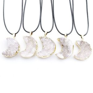 Natural Crystal Stone Gold Plated Druzy Moon Shape Pendant Halsband Festsmycken f￶r kvinnor med repkedja