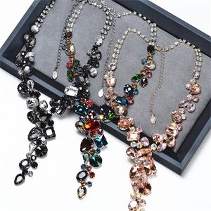 Jóias coloridas de colar de luxo jóias de noiva em forma de cristal de forma especial Acessórios para casamentos de baile de formatura Corixi 220517
