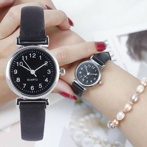 Klassiska kvinnors klockor Casual Quartz Leather Strap Band Watch Round Analog Clock Wrist