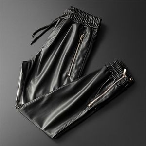Thoshine marca calças de couro dos homens qualidade superior cintura elástica jogger calças bolso da motocicleta calças de couro falso harem calças 220509