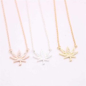 Plant 2018 shape pendant necklace Maple leaf pendant necklace designed for women Retail and whole mix234Z