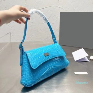 Luxurysデザイナーハンドバッグショルダーバッグバッグファッション女性ウォレットクラシック大容量脇の下財布旅行パーティー適切な5色