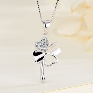 S925 Sterling Silver Four Leaf Necklace Clover Korean version Fashion Minimalistiska halsbandsmycken Tillbehör Kvinnlig Creative Cross Pendant CollarBone Chain