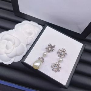 Orecchini di design pendenti per donna a forma di diamante fiori Orecchino di lusso Fornitura di gioielli di moda in ottone di alta qualità