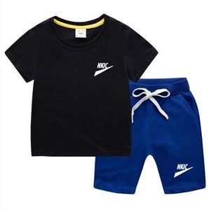 100% algod￣o infantil Marca de manga curta conjuntos de terno de ver￣o shorts de camisetas de crian￧a 2pcs/set meninos e meninas de lazer vestir roupas modernas