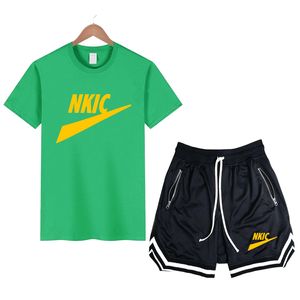 Set da uomo set magliette Shorts Set Summer Sportswear Jogging Pants Taglie di cotone per uomo Top Brand Thirts Man Abito vestiti da uomo