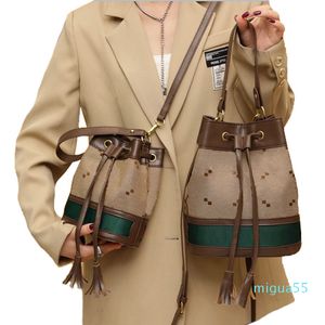 Kadınlar erkek omuz çantaları lüks tasarımcı çanta moda marka çantası