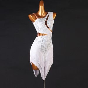 Noszenie sceniczne Łacińskie zawody taneczne Kobiety elegancka biała frędzlowa sukienka tańca dla dorosłych standardowy rumba samba