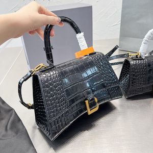 Lüks çantalar tasarımcı çantalar kadınlar tote çanta omuz çantası klasik yarım ay çapraz cüzdanlar marka kum saati haberci cüzdan
