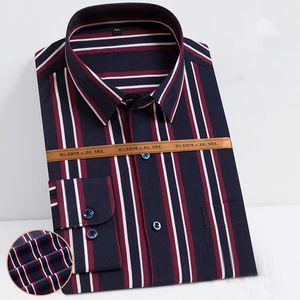 Designerskie rozciąganie Striped Men koszule długie rękaw miękki biuro biznesowe Man Elastyczna forma koszuli wolna jakość z kieszenią