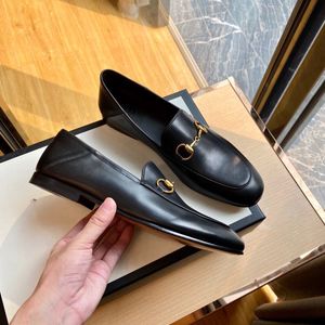 2022 Luxury Brand Penny Loafers män Casual Shoes Slip On Leather Designer Dress Shoes Big Size 38-45 Brogue Carving Loafer Driving Party
