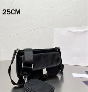 2022 Marsupi da uomo Marsupi di moda Borsa firmata Borsa da cintura in nylon stile sportivo Borse a tracolla con motivo classico a lettera 25 cm Vita Fanny