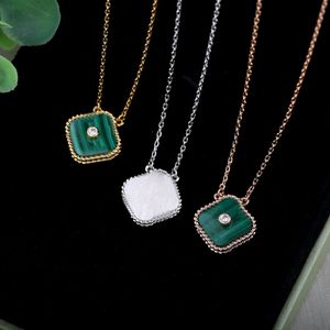 Clover Jewelry Silver Chain Halsband Designer Clover Halsband Juveler Designer Guldkedjor Kvinnesmycken Link Collier Colliers Stone Pendant Pendants