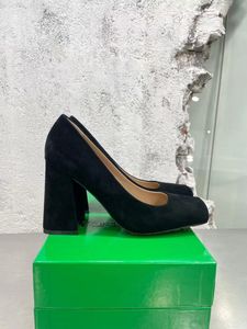 Sandales à talons hauts pour femmes classiques européennes Gladiator Slip-On incrustées de diamants nobles et élégants Chaussures en cuir Nubuck