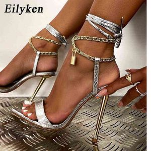 Sandaler Eilyken Sommar Mode Gladiator Lock Chain Cross Anklets Sandaler Punch Shoe Plating High Heels Ladies Bröllopskor 220318