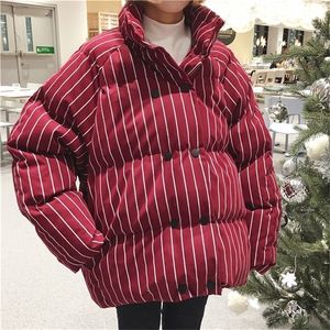 여자의 겨울 두꺼운 스탠드 칼라 스트라이프 큰 크기 느슨한 더블 가슴 짧은 면화 코트 재킷 암컷 슈퍼 두꺼운 코트 lj201021