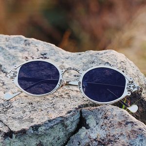 BOTERN Neue Retro-Brille, Steampunk-Sonnenbrille, Gothic-Sonnenbrille mit ovalem Rahmen, geschnitzte Sonnenbrille, europäisch, amerikanisch, Australien, Straßenstil, Vereinigte Staaten von Amerika, USA