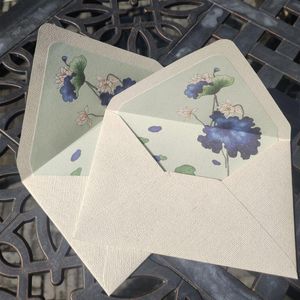 Present Wrap 10st/Set Personlig lyx Rustik bröllopinbjudningar Vintage Lotus -mönsterfodrade kuvert 11cmx16.5cmgift