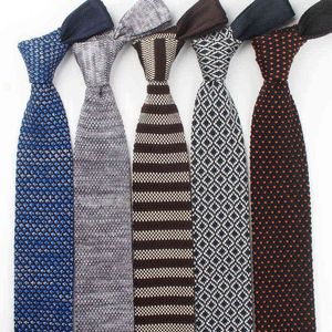 Nieuwe cm vintage slanke gebreide stropdas voor mannen zakelijke vrije tijd magere stropdas bordeaux kleurrijke gestreepte stippen mode retro banden corbatas l220728