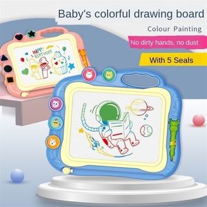 子供の執筆ペンカラーグラフィティ幼児の消去可能な磁気描画板おもちゃ3歳20116