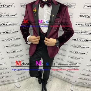 Herrenanzüge Blazer Burgunderroter Samtblazer Weste Schwarze Hose Slim Fit Herren Hochzeitsanzug Kostüm Homme 3-teiliges Set mit gekerbtem Revers Herren