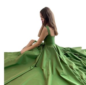 2022 Ny A-Line Prom-klänning Ankomstgrön satin Bustier Elegant remmar Aftonklänning plus Split Party Dresses