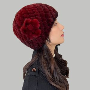 冬の本物の毛皮のバラの帽子の女性ミンク・ビーニーキャップは暖かいイヤーマフワイン茶色を厚くします