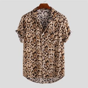Рубашка с коротким рукавом леопардового принта мужчины отвороты на шейки свободная пуговица вверх блузенная летняя уличная одежда сексуальные рубашки мужчины 220527