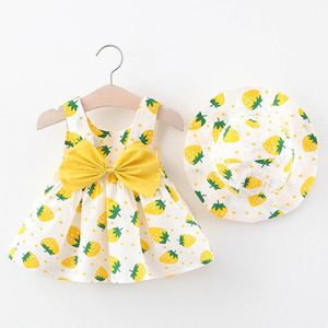 Vestidos de menina roupas de bebê 6m-2 anos 2022 Vestido de estripo de morango fofo de garotas de verão de verão com sunhat bow moda moda glothgirl's