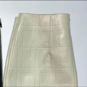 スカート高品質のデザイナーPUレザースカートファッションfレタープリントハイウエストヒップAラインスカートリール