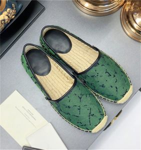 Klassisk designer casual skor duk fiskare hand-sewn v￤vt halm platt bokstav broderi pr￤glad strand duk skor storlek 35-40