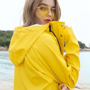 Impermeabile in nylon impermeabile da viaggio da donna giallo con cappuccio impermeabile di sopravvivenza leggero ed elegante Regenjacke Rain Gear JJ60YY 201202