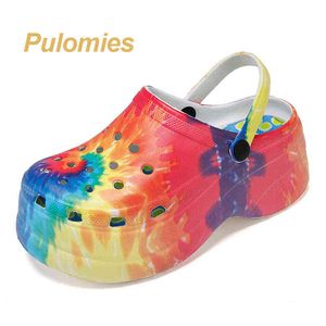 Sommer Frauen Clogs Schnell Trocknend Regenbogen Tie Dye Dicke Keile Garten Schuhe Strand Sandalen Mehrfarbige Hausschuhe Flip-Flops für 220611