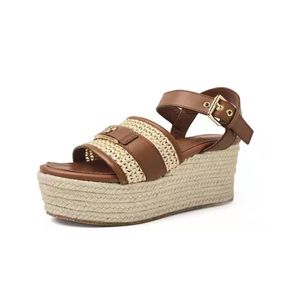 2022 summer thick-soled sandals classic popular water table bag hemp rope style hollow woven straw gold buckle fashion delicate.