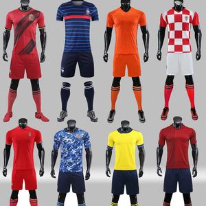 サッカージャージナショナルチームはトップスとショートパンツジムの服を着ています