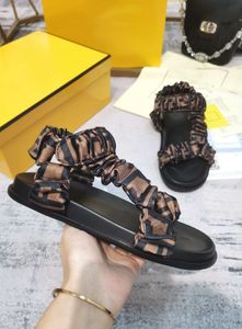 2022 paryż kobiety luksusowe projektanci sandały kapcie moda letnie dziewczyny plaża sandały damskie klapki mokasyny seksowne haftowane buty duże z pudełkiem 35-42