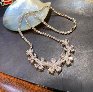 Kedjor Retro Flower Necklace Super Fairy Nisch Diamonds Seven Chocker Luxury Summer Fashion Neck Jewelrychains