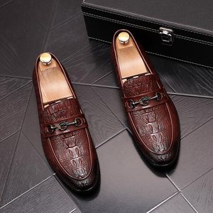 Läder 2022 Fashion Man Casual Wedding Party Wingtip Dress Breattable Loafer Shoes Black Brown E15A