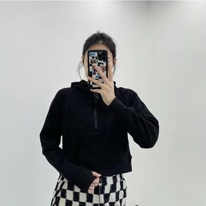 女性スポーツジャケットパーカーとスウェットハーフジッパーヨガコート服 LU クイックドライフィットネス衣装ランニングパーカー親指穴スポーツウェアジムワークアウトフード付きトップ