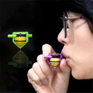 1PCS Nieuwheid Whistle Gyro Blowing Rotation Stress Relief Desktop Spinning Top Kids Gift Classic Toys 220707